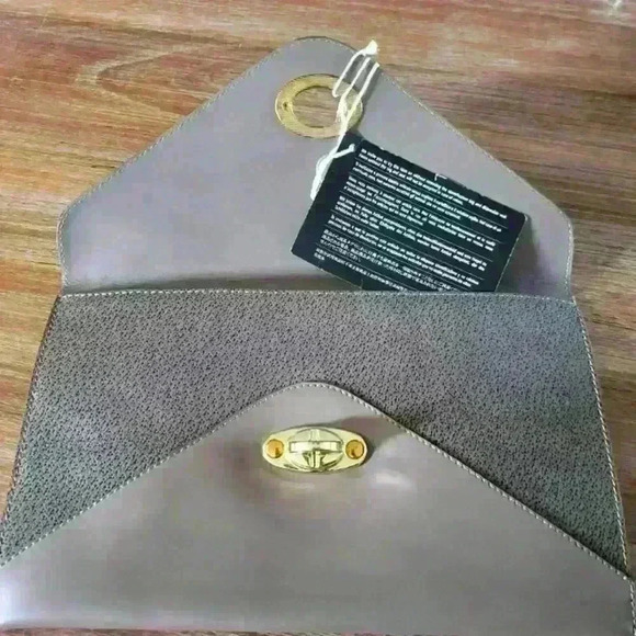 Italian Ultra Thin Leather Kisslock Close Nwts Clutch. - Picture 3 of 8